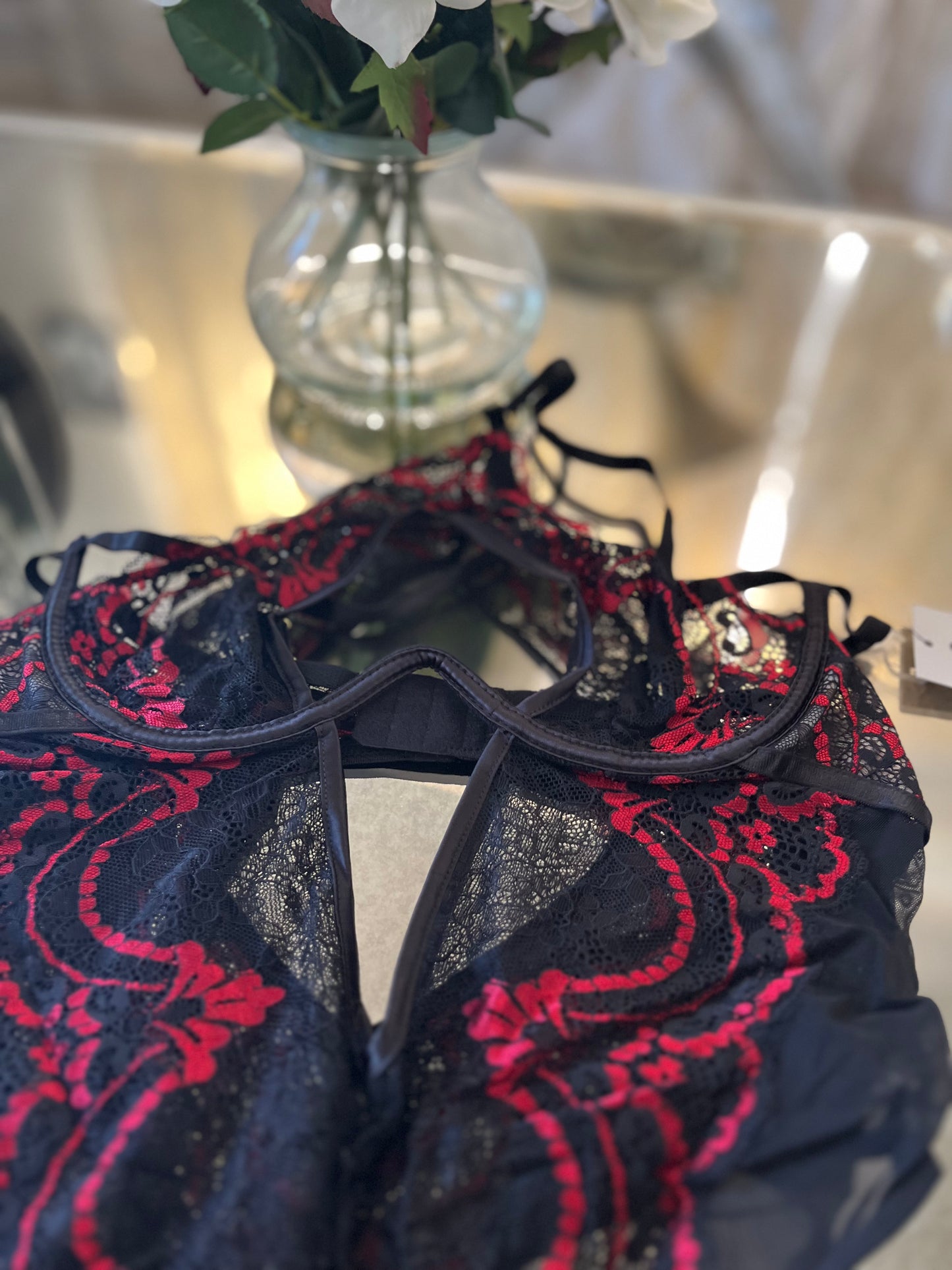 Luxuriously Halter with Deep-V Teddy - BLACK/RED